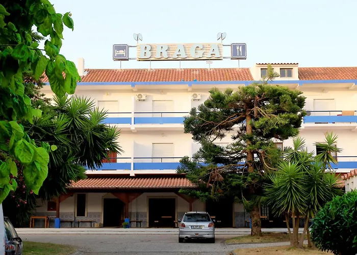 Residencial Braga بيت ضيافة 3*